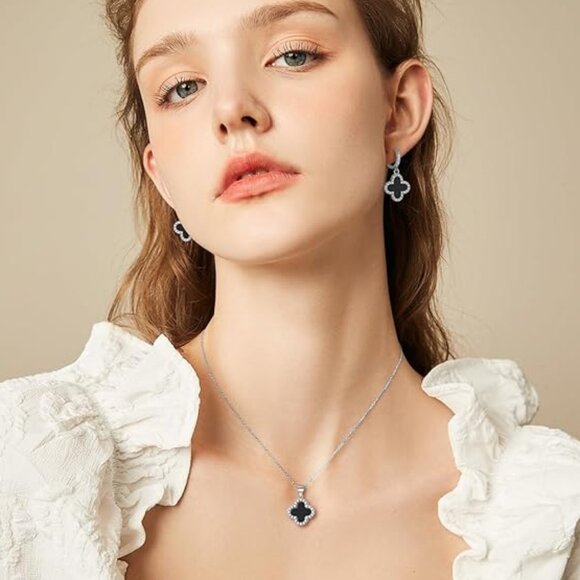 Neiman Marcus 18k Gold Plated Clover Necklace - Picture 2 of 6